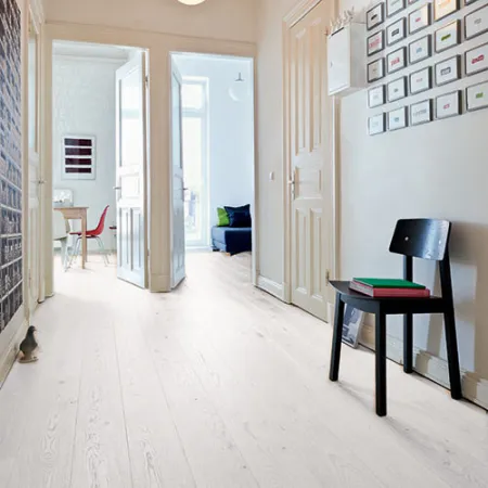 chêne massif verni brosse country blanc de neige 120x14mm lv de 450 à 1800 mm- certifié fsc 100 % - Accueil - Over Parquet