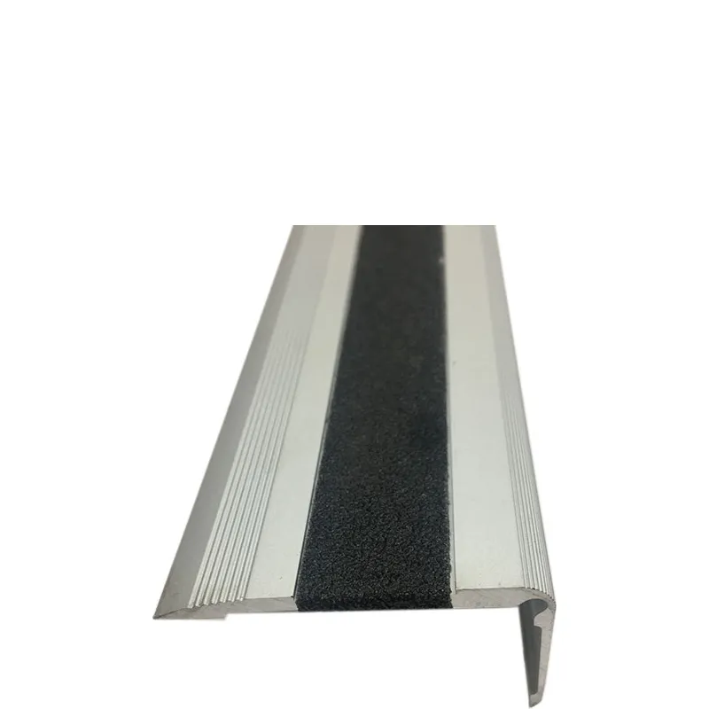 nez de marche alu argente + bande noire 113*52*30 (21680) - Accueil - Over Parquet