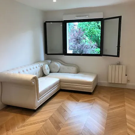 Point de Hongrie Chêne Massif Verni Brossé Naturel Select - 90mm x 14mm x 510mm - Accueil - Over Parquet