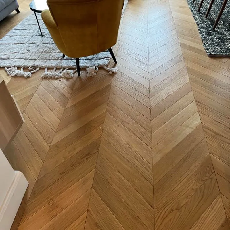 Point de Hongrie Chêne Massif Verni Brossé PR bis Naturel Saint-Honoré - Point de Hongrie - Over Parquet Point de Hongrie Chêne Massif Verni Brossé PR bis Naturel Saint-Honoré - Point de Hongrie - Over Parquet