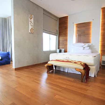 Teck Massif Verni Safrane 120x15mm Go-4 - Accueil - Over Parquet