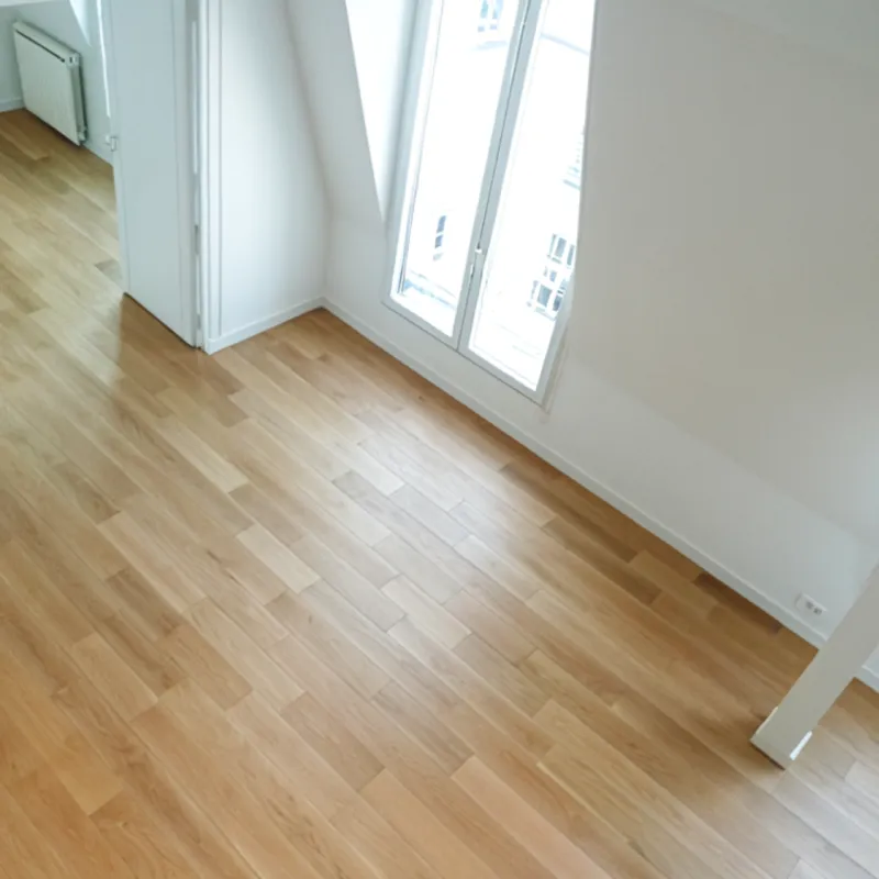 Chêne Massif Verni Brossé PR (sans nœuds) Naturel - 90mm x 14mm - Parquet Massif Chêne Verni - Over Parquet
