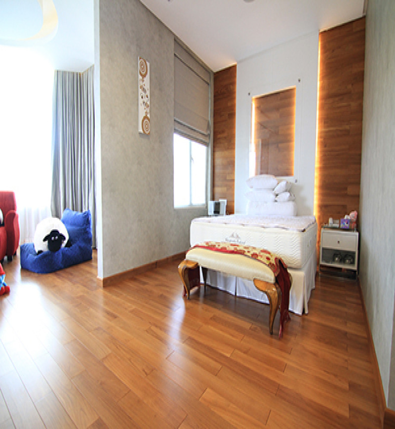 Teck Massif Verni Imperial 90x15mm - - Over Parquet