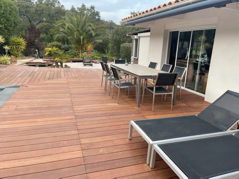 Poser des lames de terrasse sur un support en terre