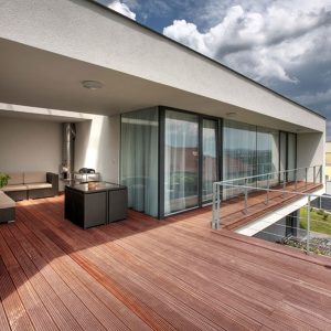 LAME DE TERRASSE CUMARU BRUT PROFIL 1 FACE LISSE 1 FACE STRIEE 145x21x915mm  (+/- 3 mm)